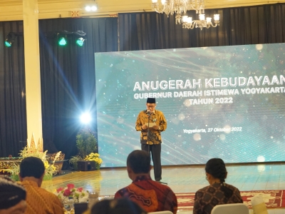 Pembacaan Do'a dalam Anugerah Kebudayaan DIY 2022 oleh  Drs. Jauhar Mustofa M.S.I